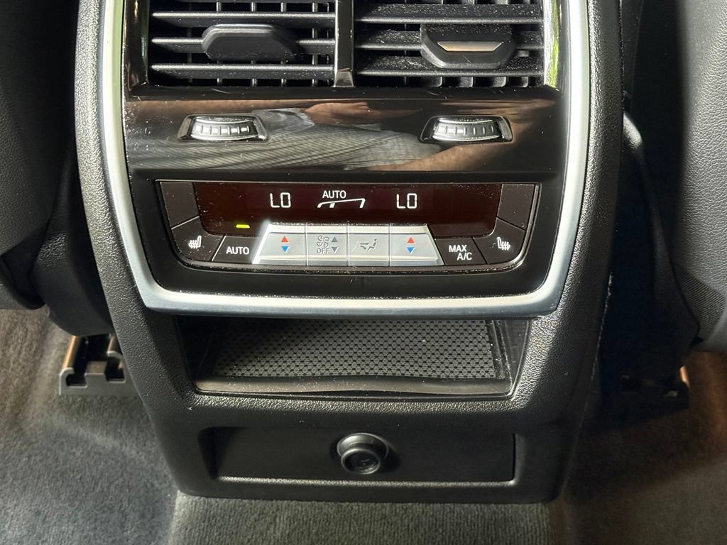 Used 2021 BMW X5 xDrive40i w/ M Sport Package AWD/4WD image 17