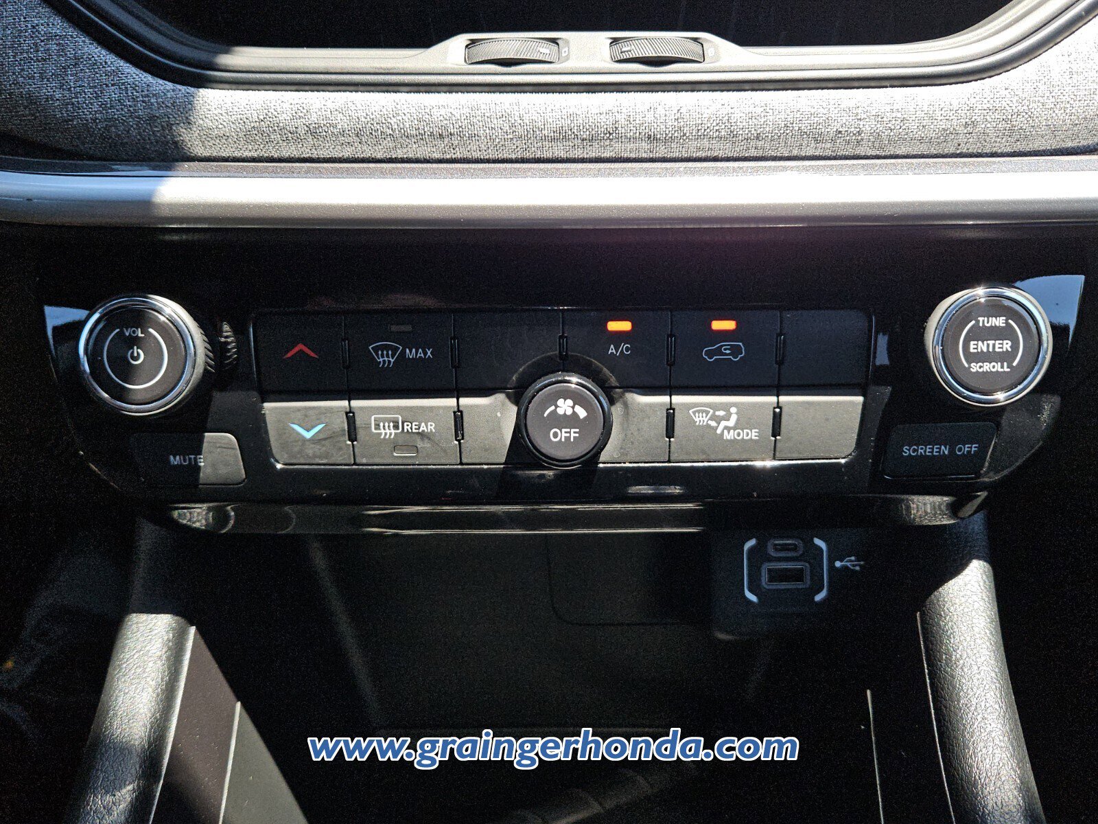 Used 2024 Jeep Compass Sport AWD/4WD image 17