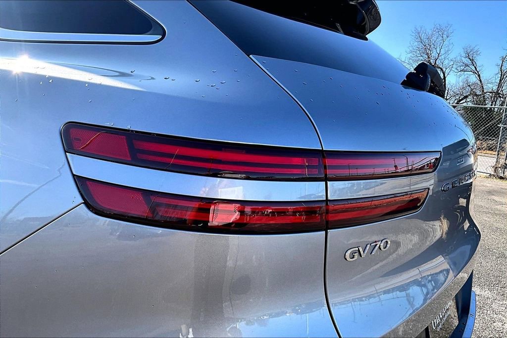 Used 2023 Genesis GV70 2.5T w/ Advanced Package image 43