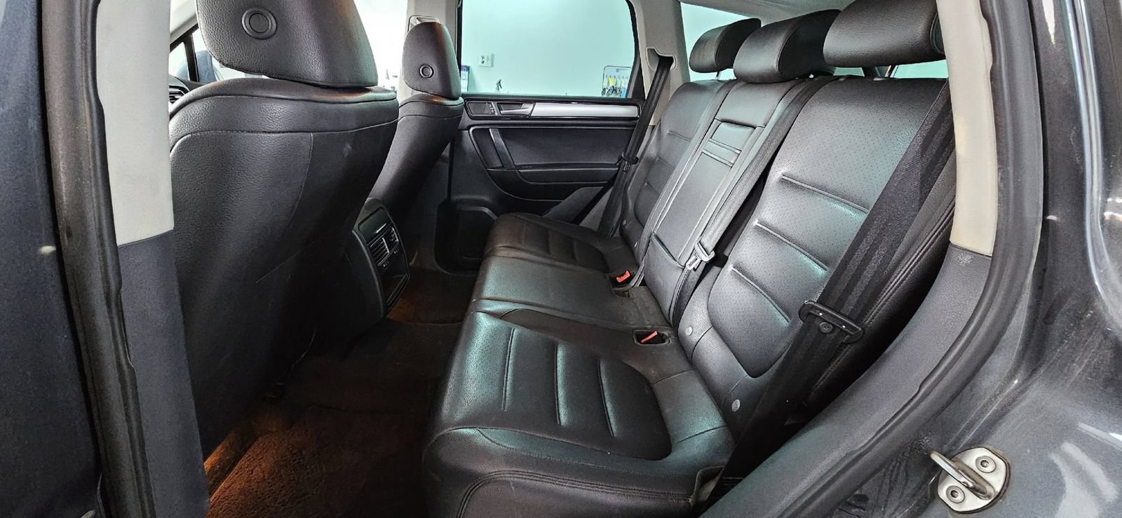 Used 2011 Volkswagen Touareg Sport AWD/4WD image 16