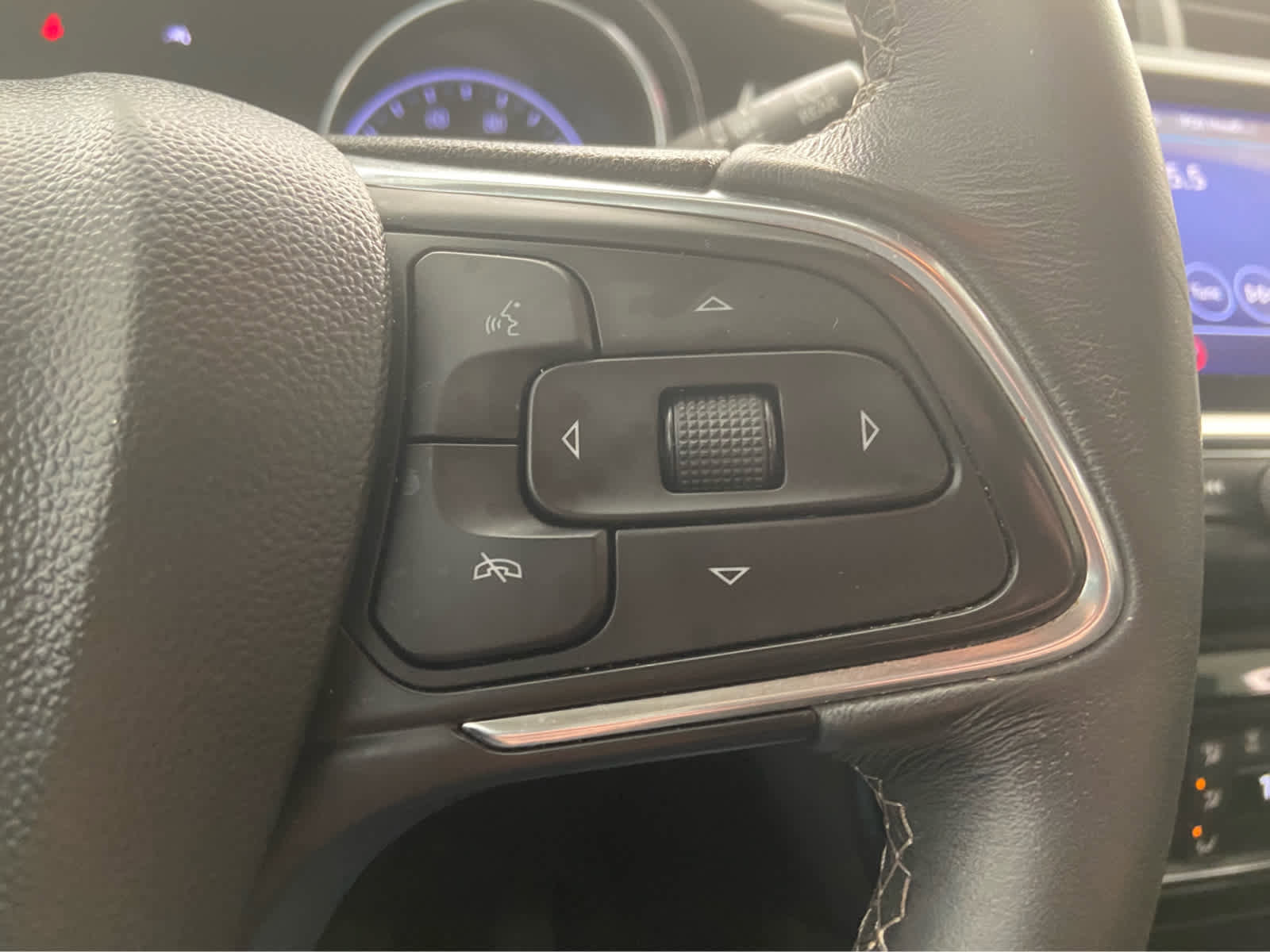 Used 2022 Buick Encore GX Select w/ Sport Touring Package image 19