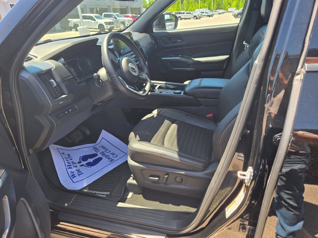Used 2025 Nissan Pathfinder Rock Creek AWD/4WD image 7