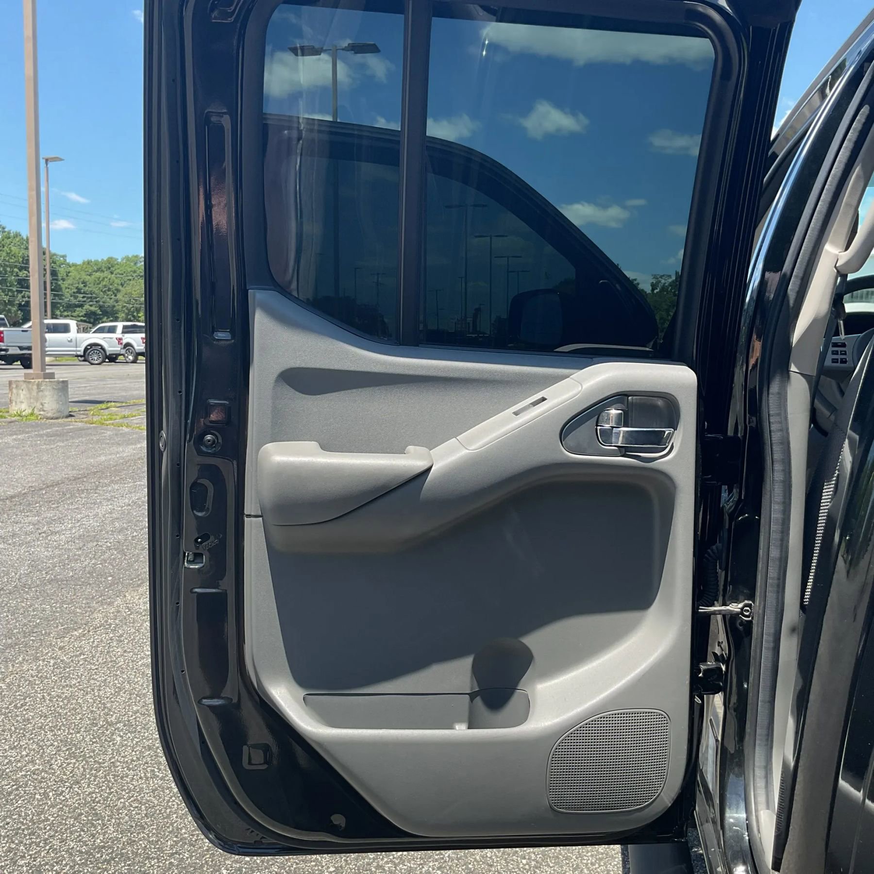 Used 2021 Nissan Frontier SV w/ Midnight Edition Floor Mats AWD/4WD image 38