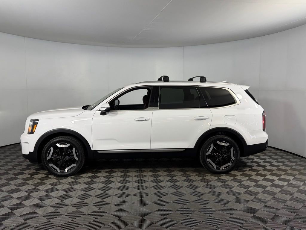 Used 2024 Kia Telluride EX w/ EX Captain's Chair Package FWD image 11