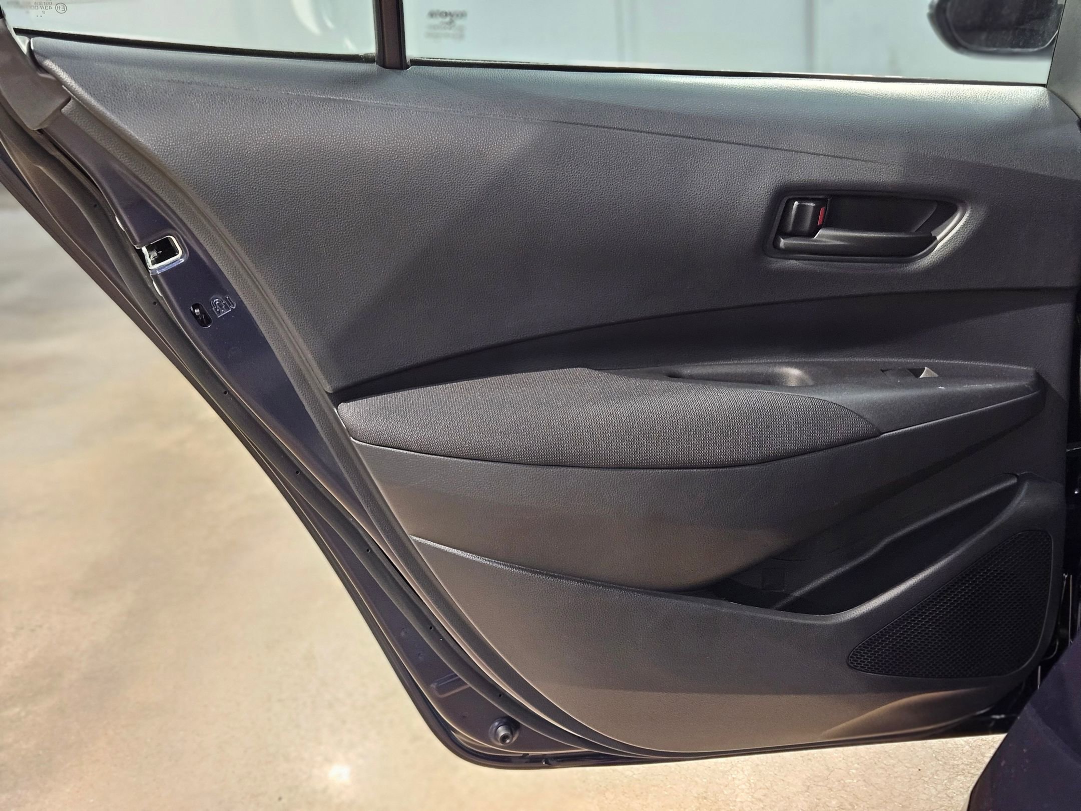 Used 2025 Toyota Corolla LE image 31