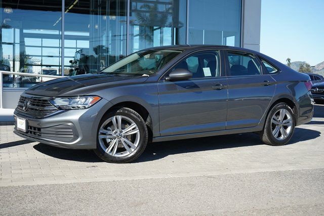 Used 2024 Volkswagen Jetta SE image 4
