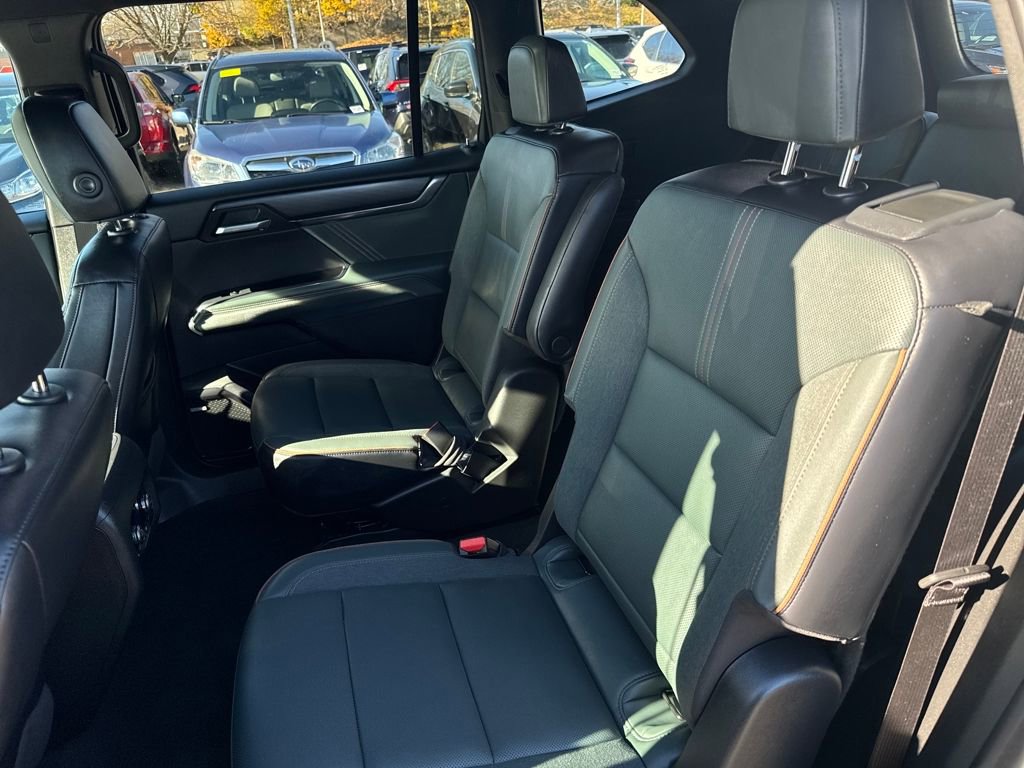 Used 2024 GMC Acadia AT4 w/ Luxury Package image 29