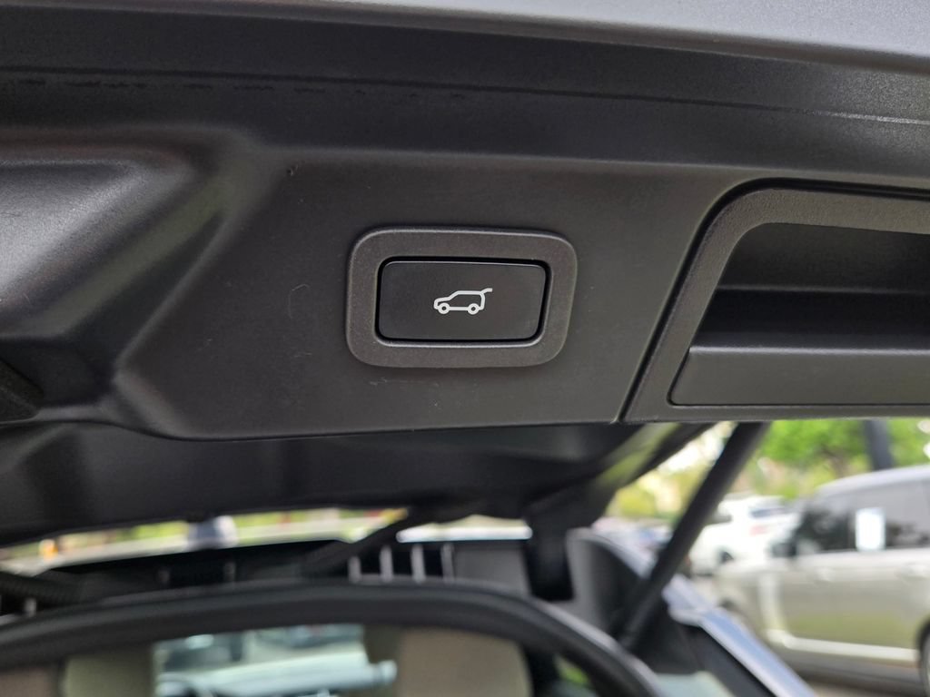Used 2020 Land Rover Range Rover Velar R-Dynamic S AWD/4WD image 38
