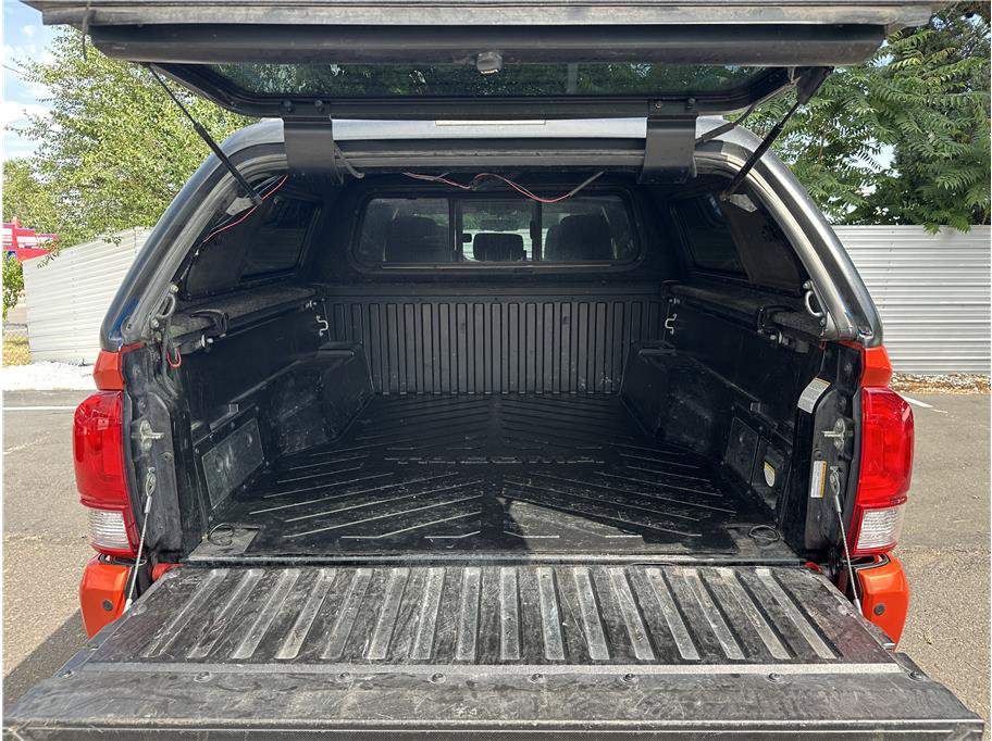Used 2016 Toyota Tacoma TRD Off-Road AWD/4WD image 31