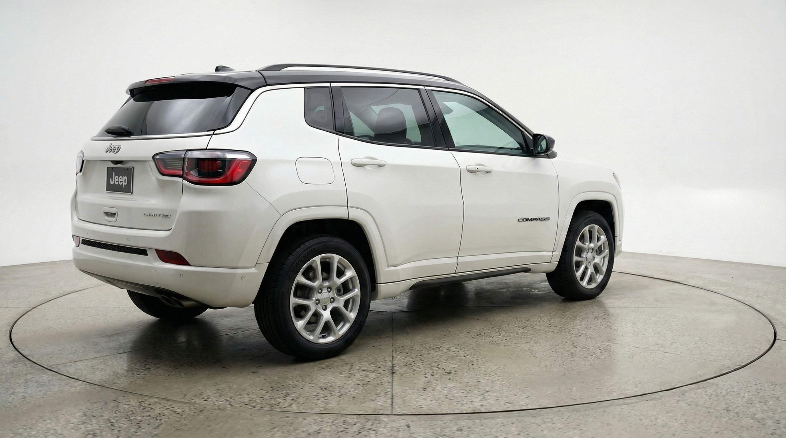 Used 2025 Jeep Compass Limited AWD/4WD image 9