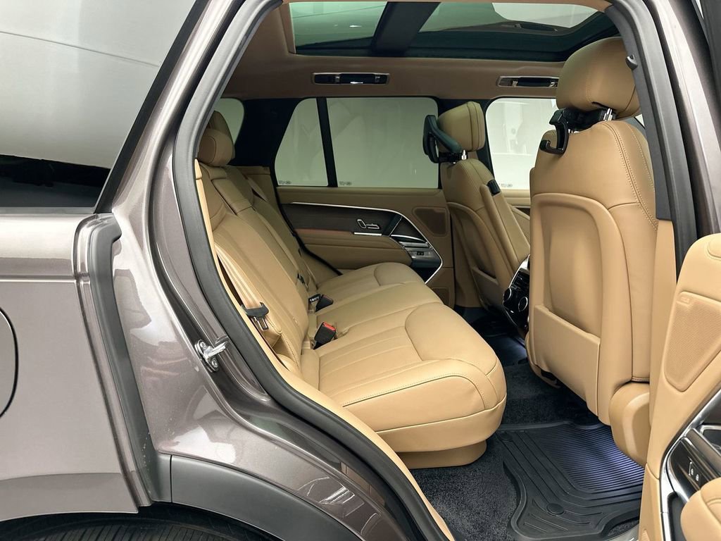 New 2025 Land Rover Range Rover SE image 6