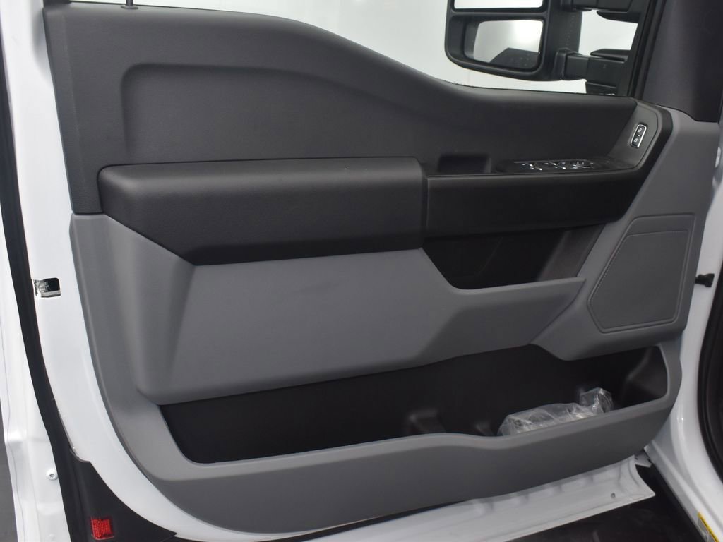 New 2026 Ford F450 XL w/ XL Chrome Package image 10