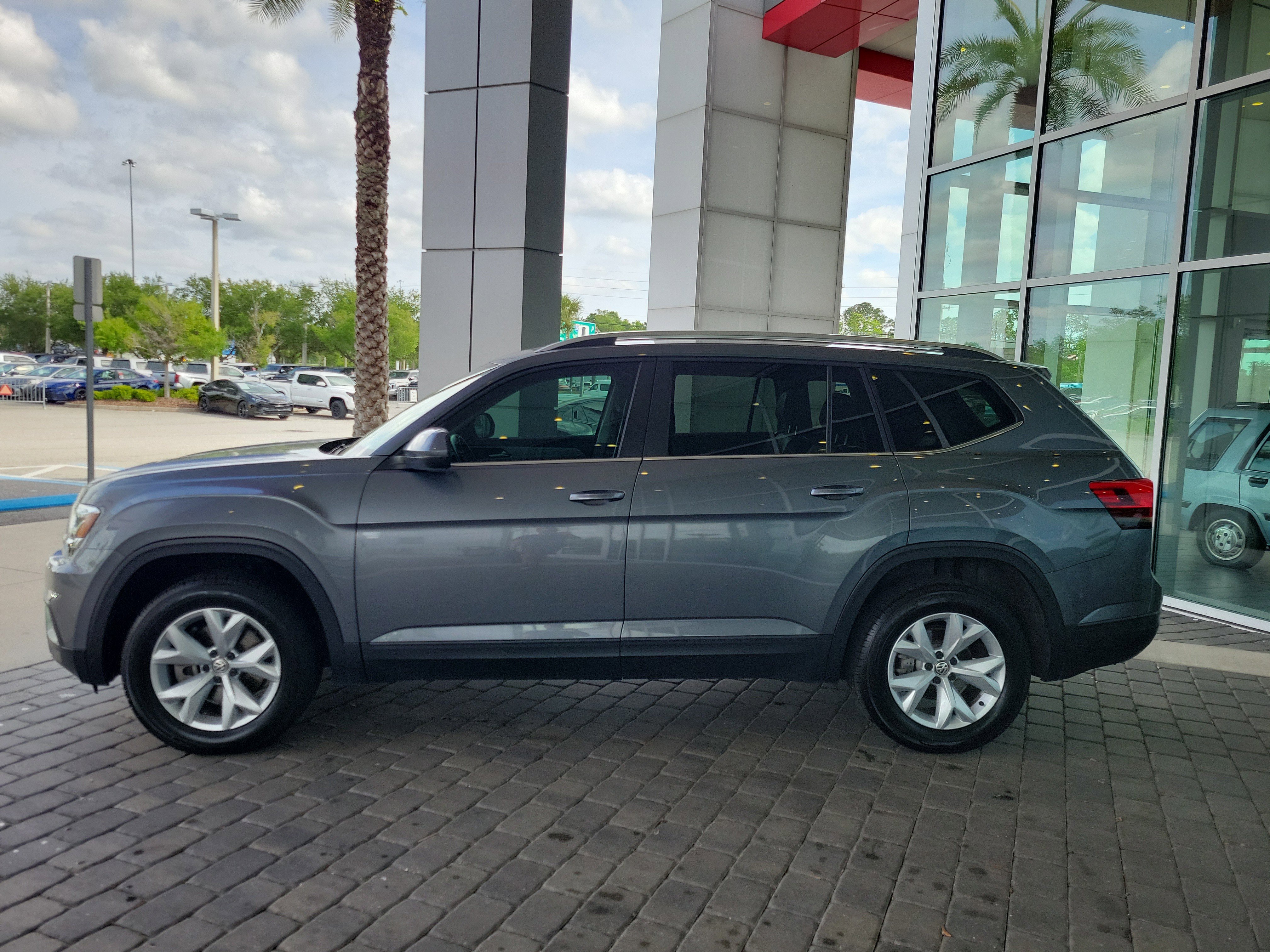 Used 2019 Volkswagen Atlas SE image 3