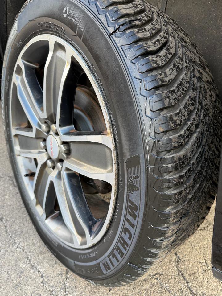 Used 2018 GMC Acadia Denali w/ Technology Package image 9