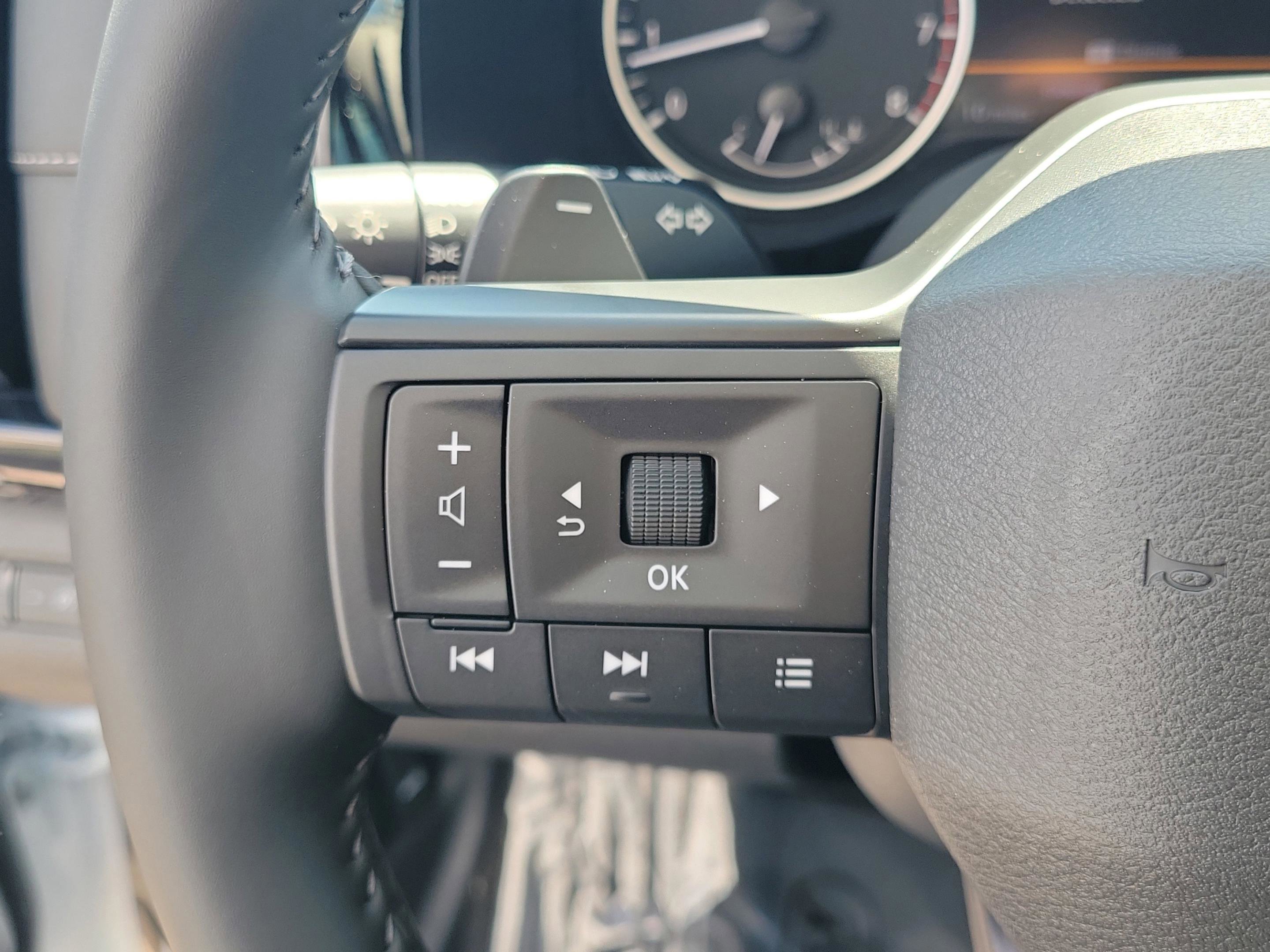 New 2026 Nissan Pathfinder SV image 28