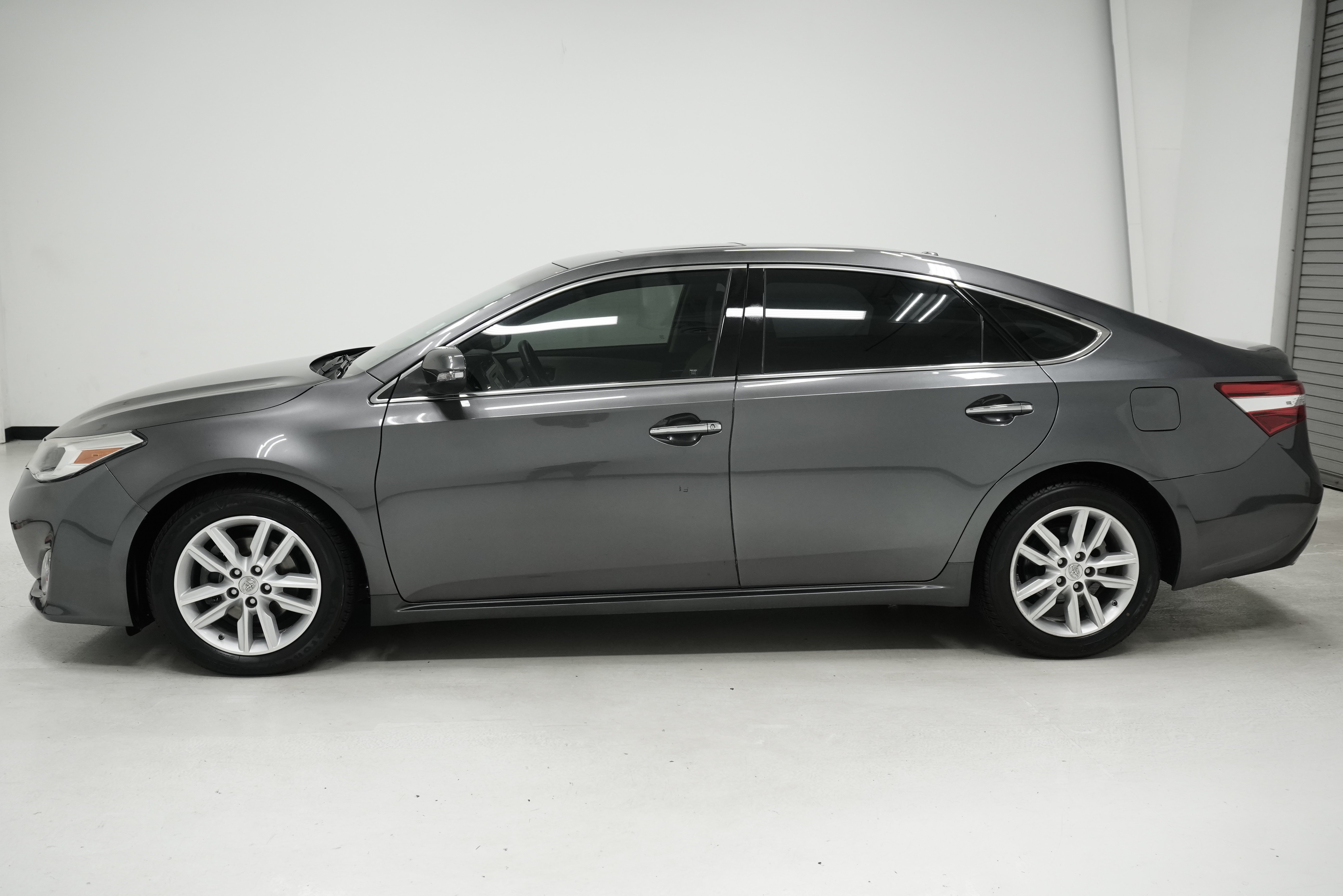 Used 2014 Toyota Avalon XLE Premium FWD image 7
