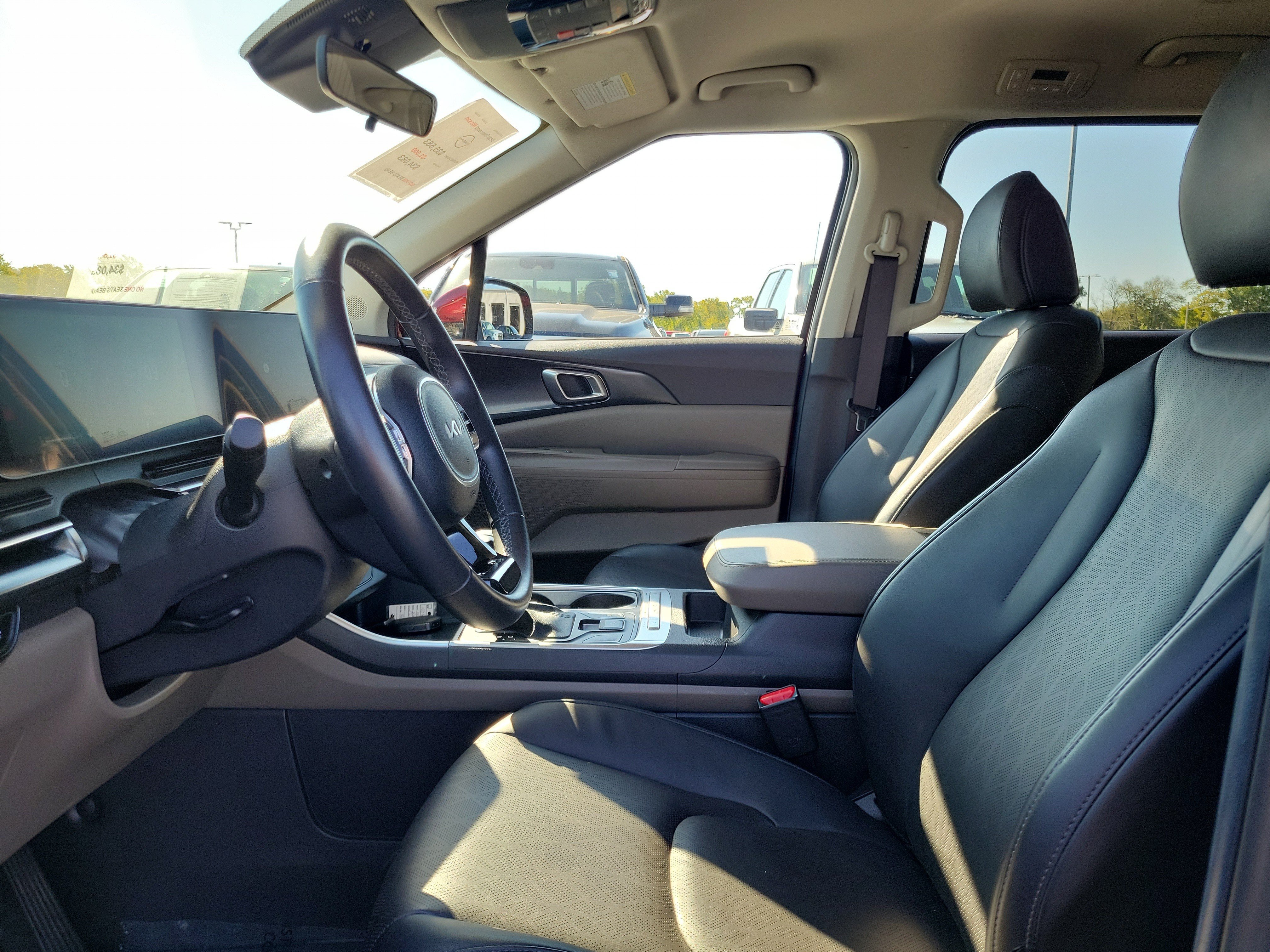 Used 2026 Kia Carnival FWD image 15
