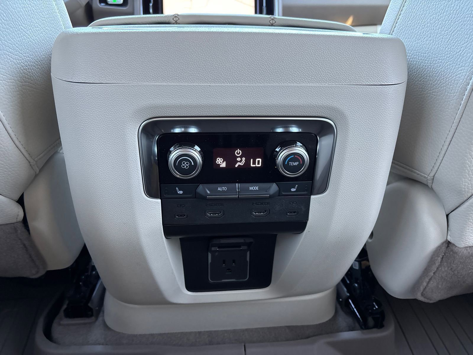 New 2026 GMC Yukon Denali w/ Denali Reserve Package image 25