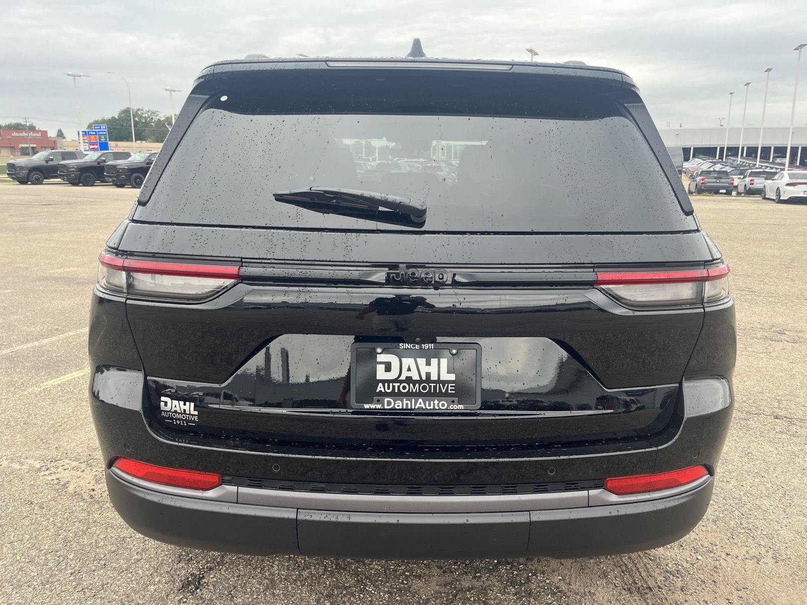 Used 2026 Jeep Grand Cherokee Altitude AWD/4WD image 7