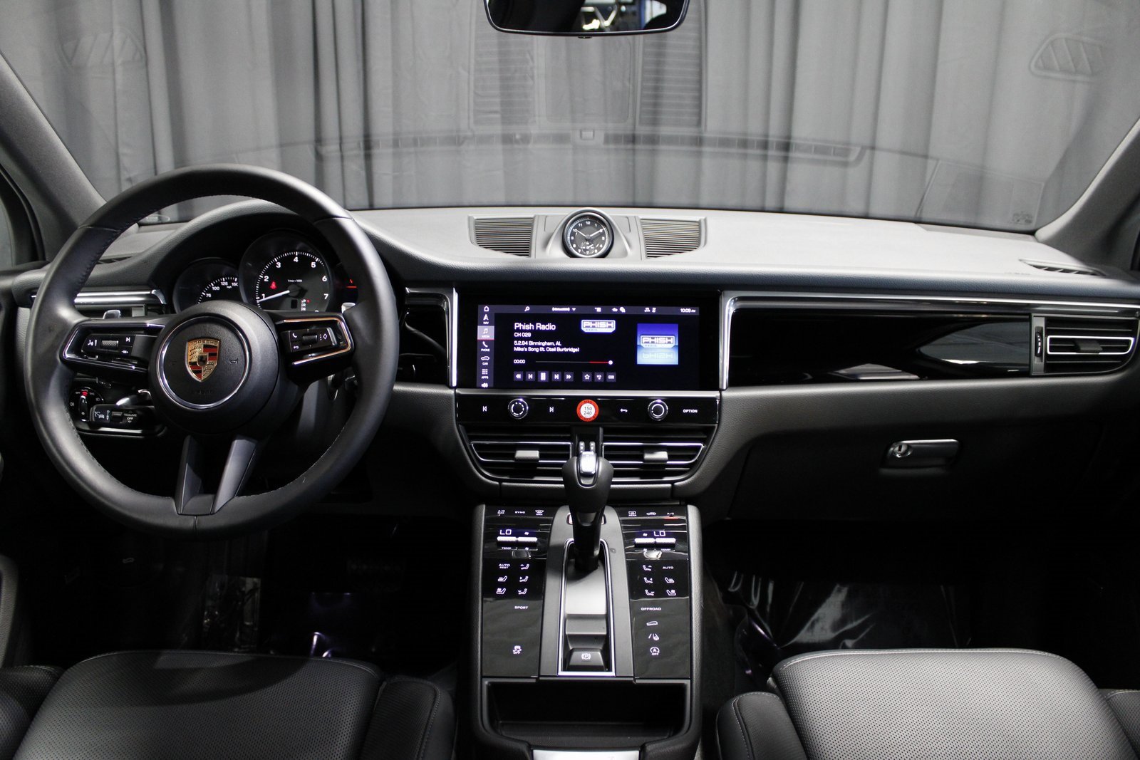 Certified 2025 Porsche Macan image 23