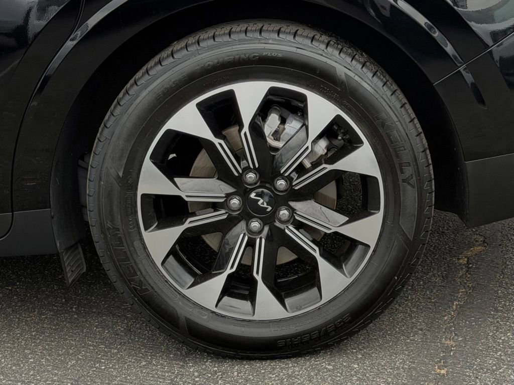 Used 2024 Kia Carnival EX FWD image 14
