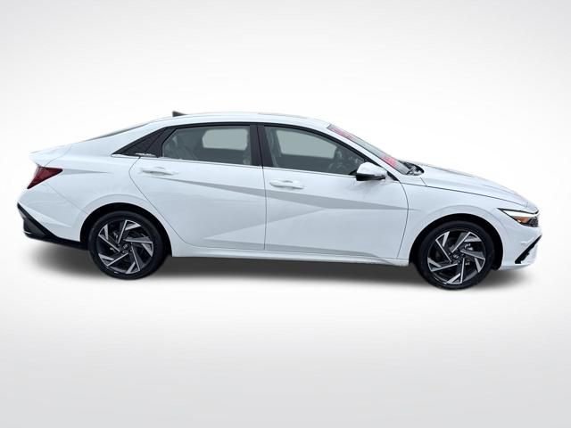 Certified 2025 Hyundai Elantra Limited image 6