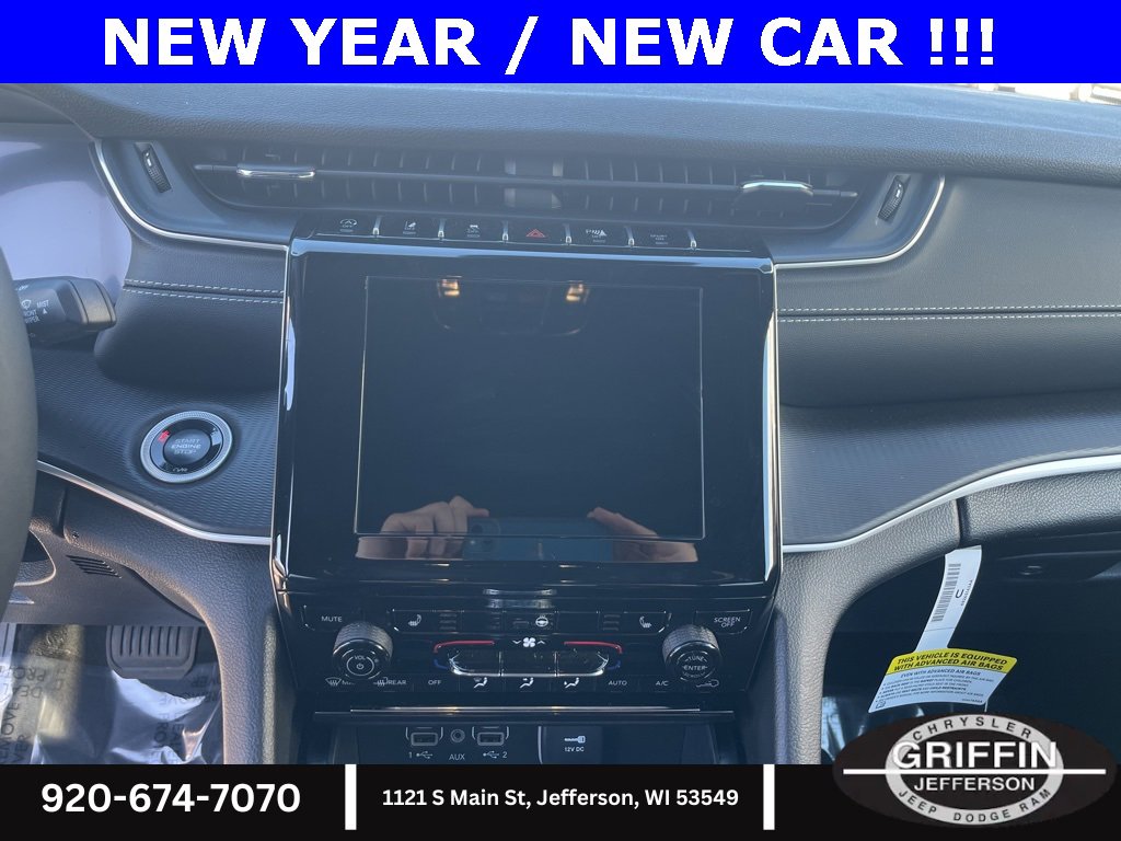 Used 2025 Jeep Grand Cherokee L Altitude image 10