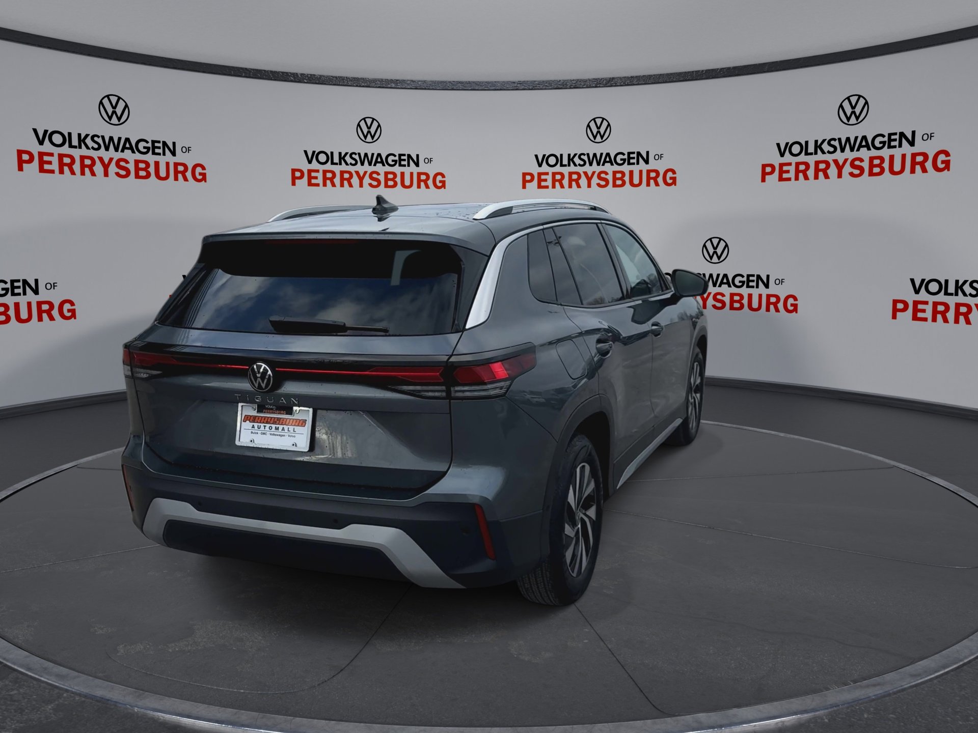 New 2026 Volkswagen Tiguan S image 8