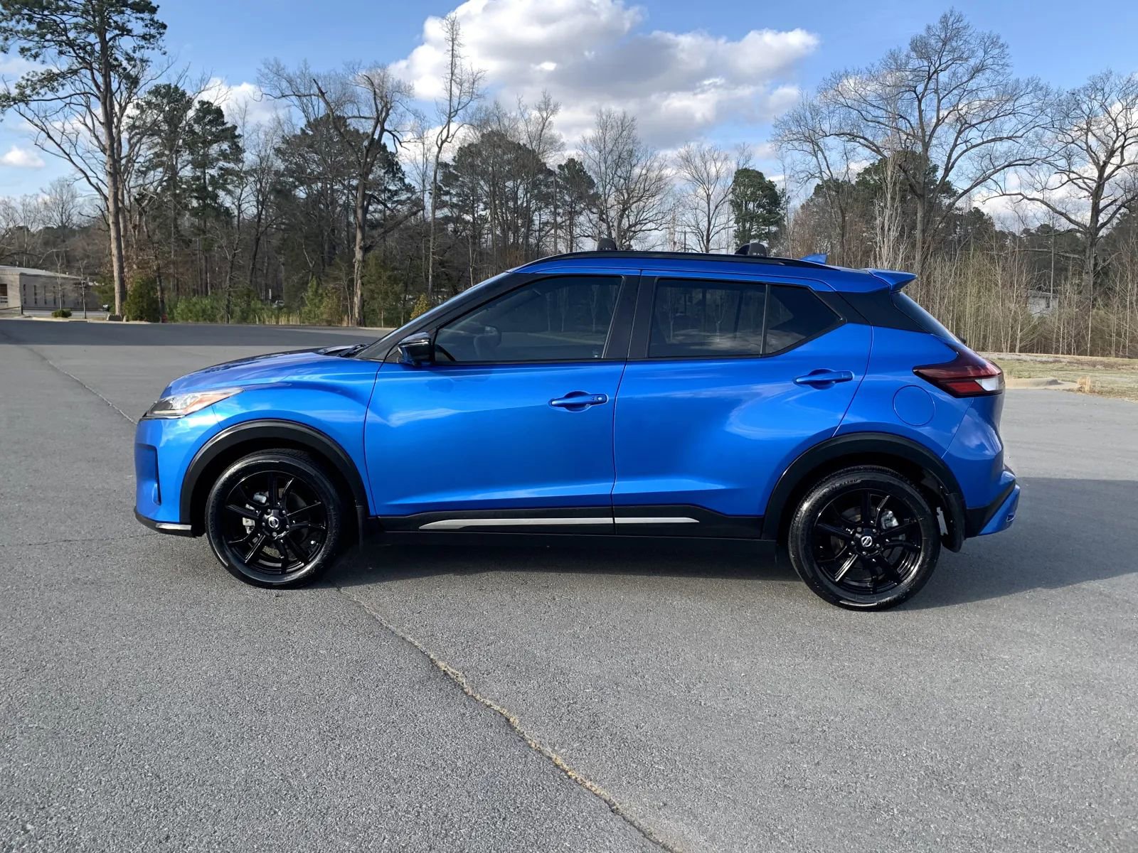 Used 2021 Nissan Kicks SR w/ Exterior Package FWD image 4