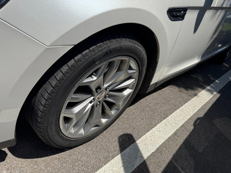Used 2015 Ford Taurus Limited w/ Equipment Group 301A FWD image 4