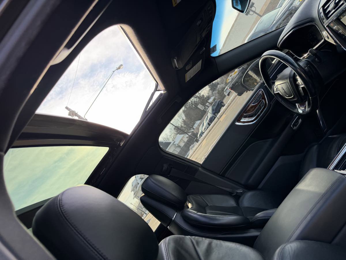 Used 2017 Lincoln Continental Reserve image 22