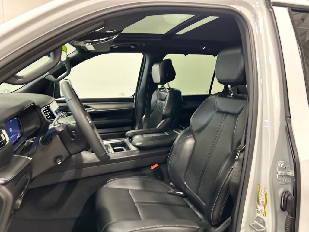 Used 2023 Jeep Wagoneer 4WD w/ Convenience Group I image 17