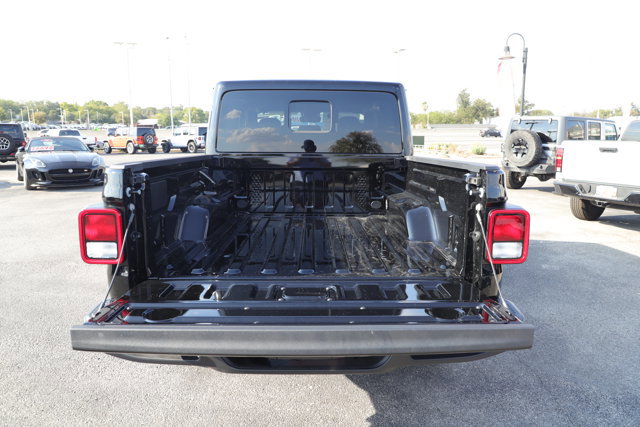 New 2025 Jeep Gladiator Sport image 9