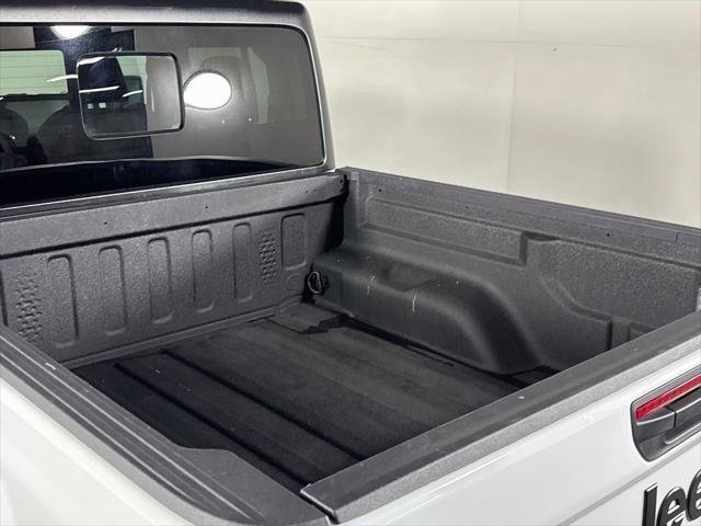 Certified 2025 Jeep Gladiator Sport AWD/4WD image 21