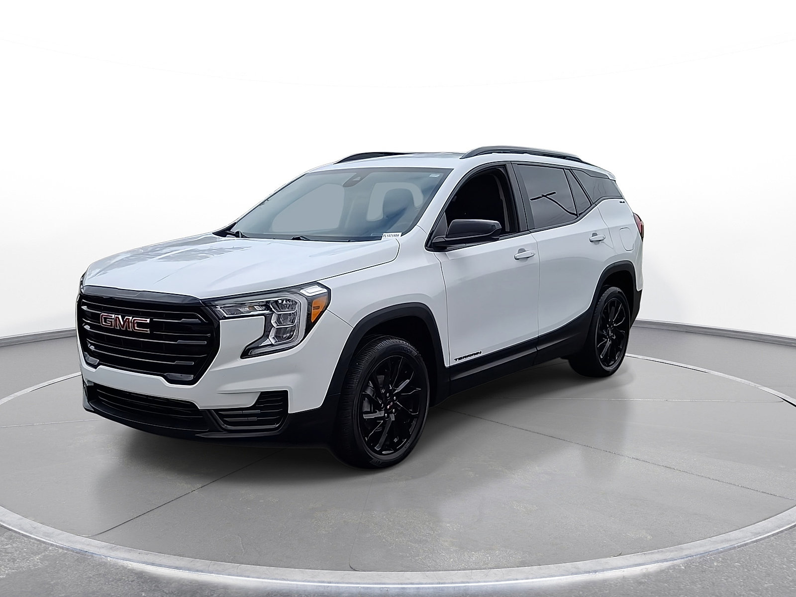 Used 2023 GMC Terrain SLE w/ Driver Convenience Package AWD/4WD image 4