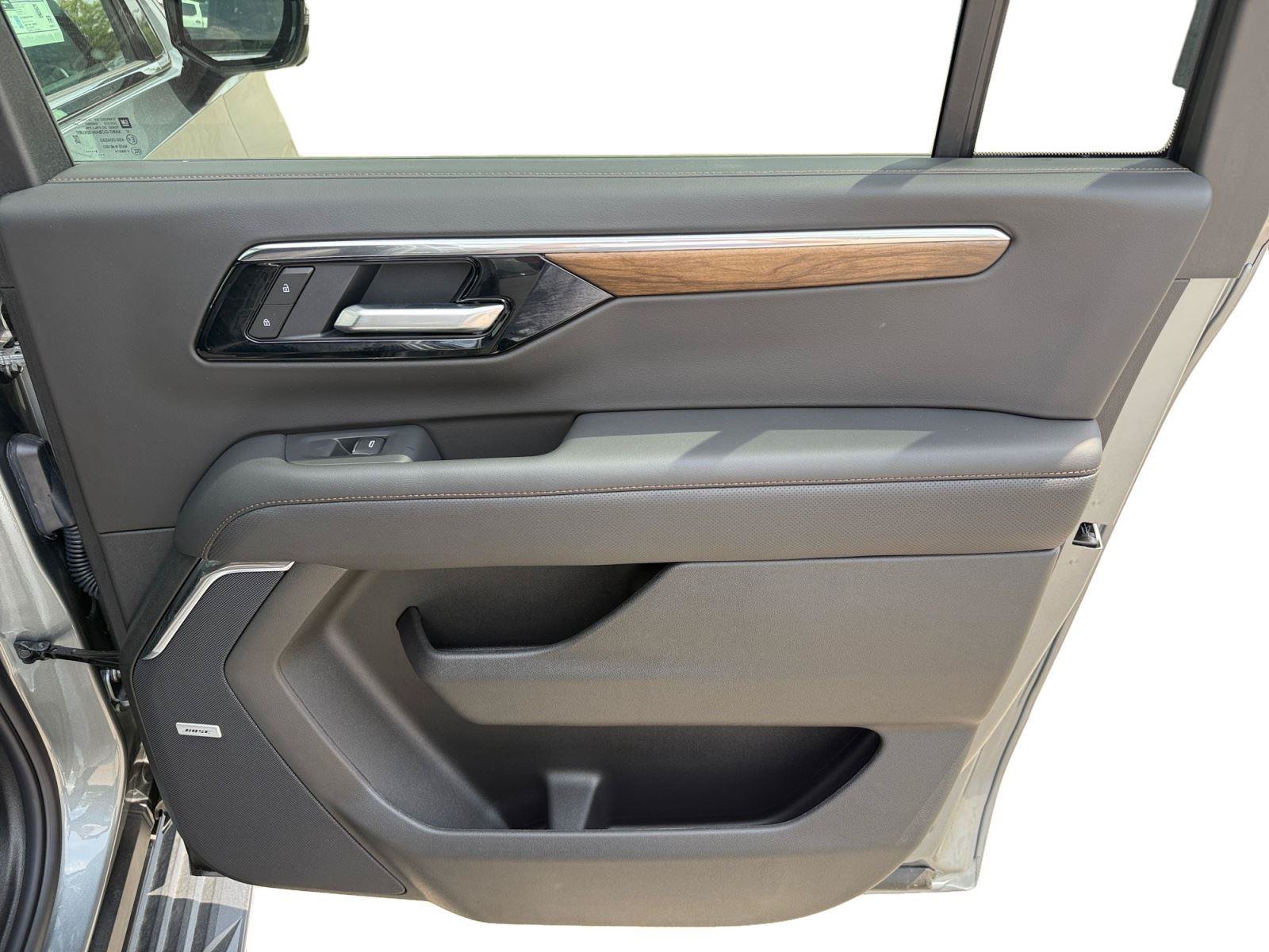 New 2026 Chevrolet Suburban High Country w/ Sun And Tow Package AWD/4WD image 15