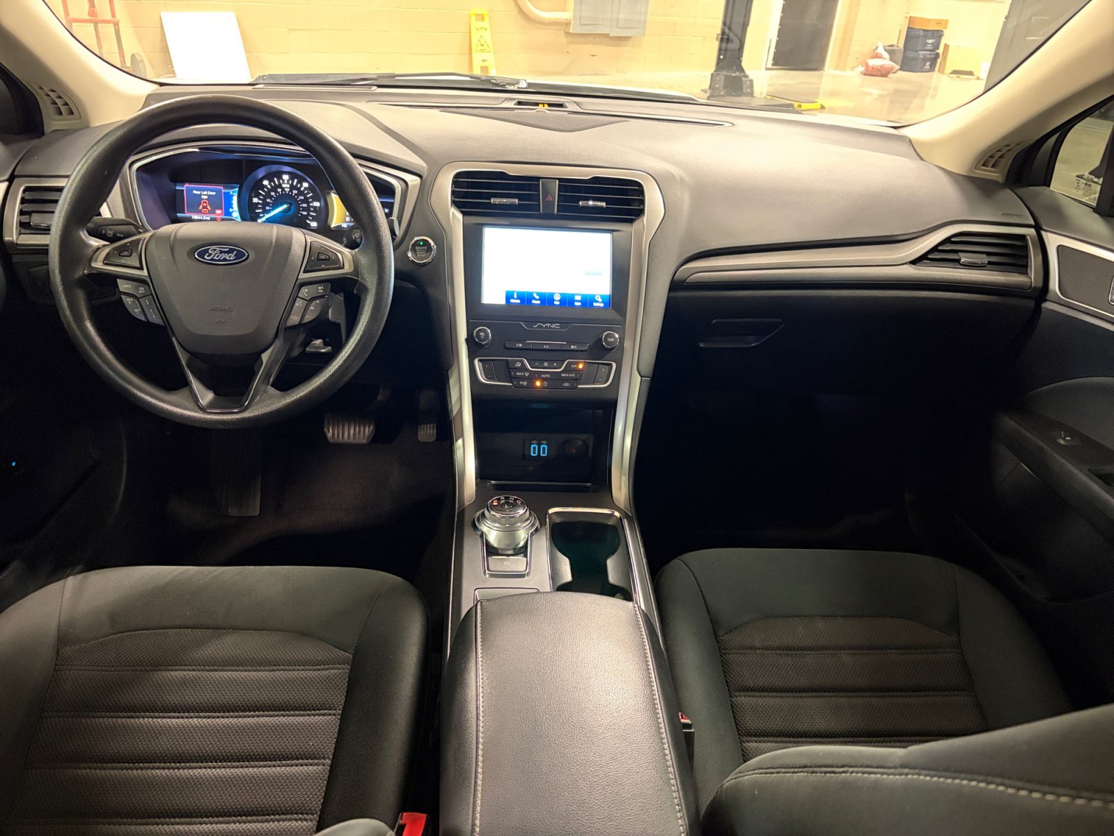 Used 2020 Ford Fusion SE FWD image 28
