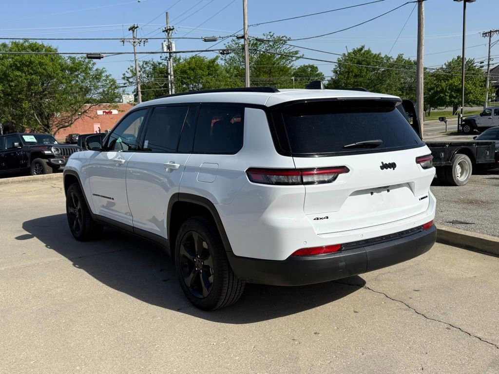 Used 2025 Jeep Grand Cherokee L Limited w/ Black Appearance Package AWD/4WD image 8