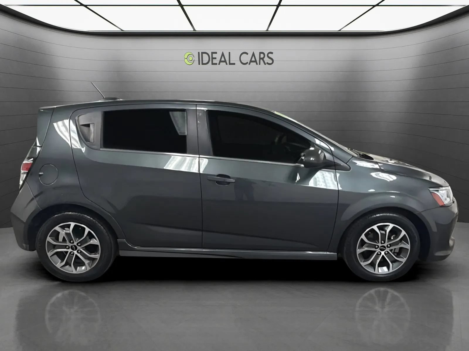 Used 2018 Chevrolet Sonic LT FWD image 4