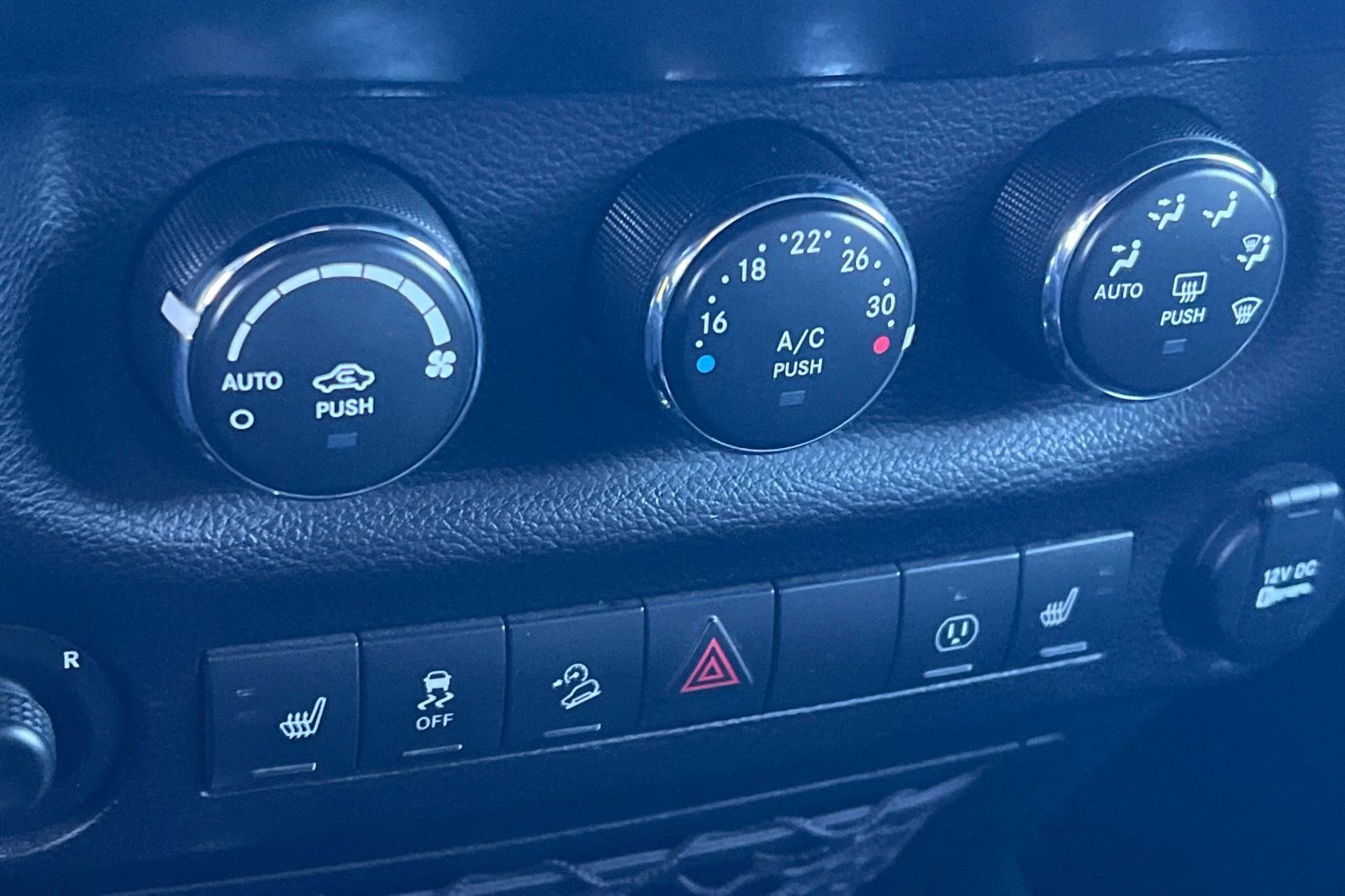 Used 2018 Jeep Wrangler Unlimited Rubicon w/ Cold Weather Group image 19