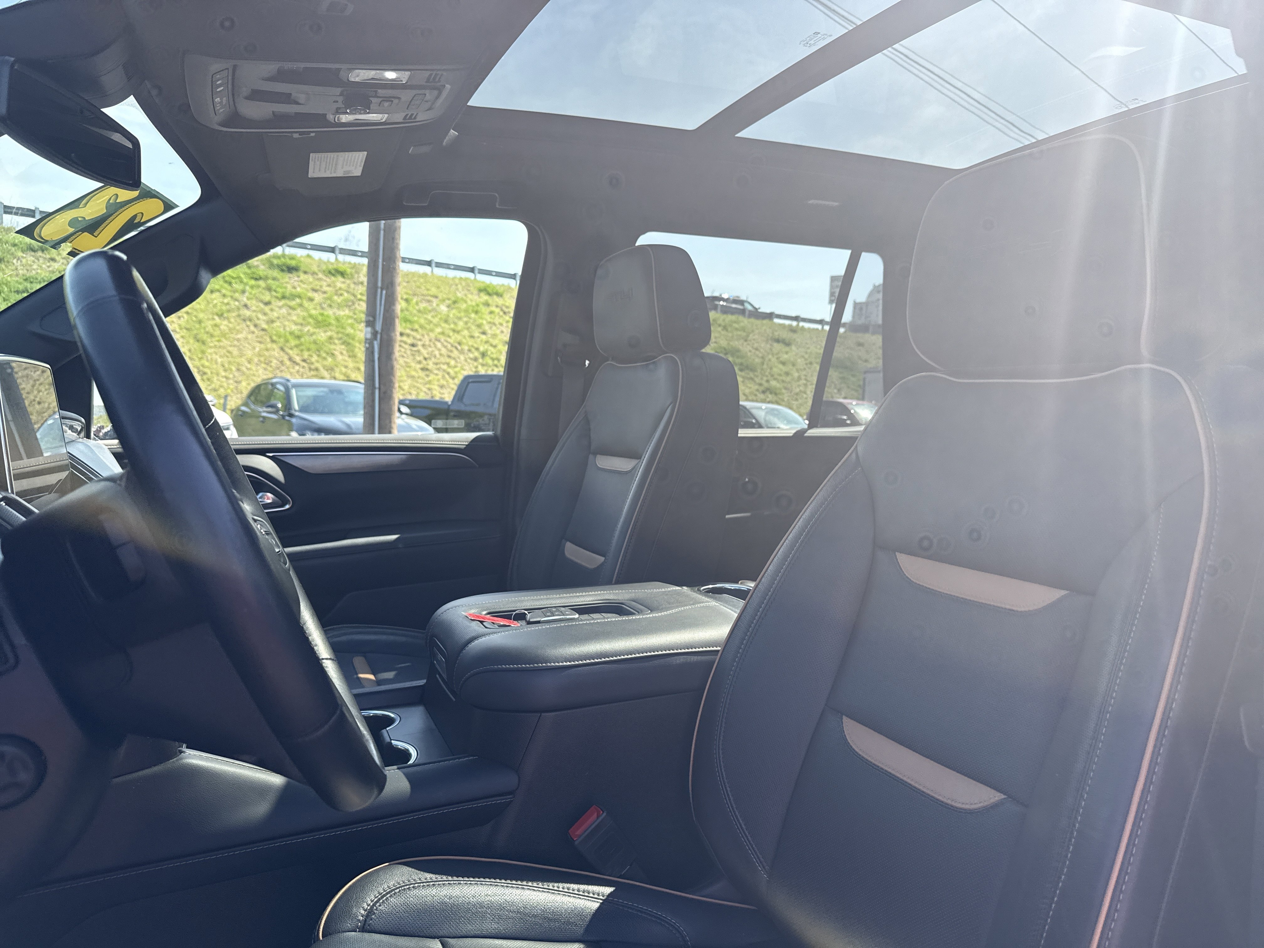 Used 2023 GMC Yukon AT4 w/ AT4 Premium Package AWD/4WD image 13