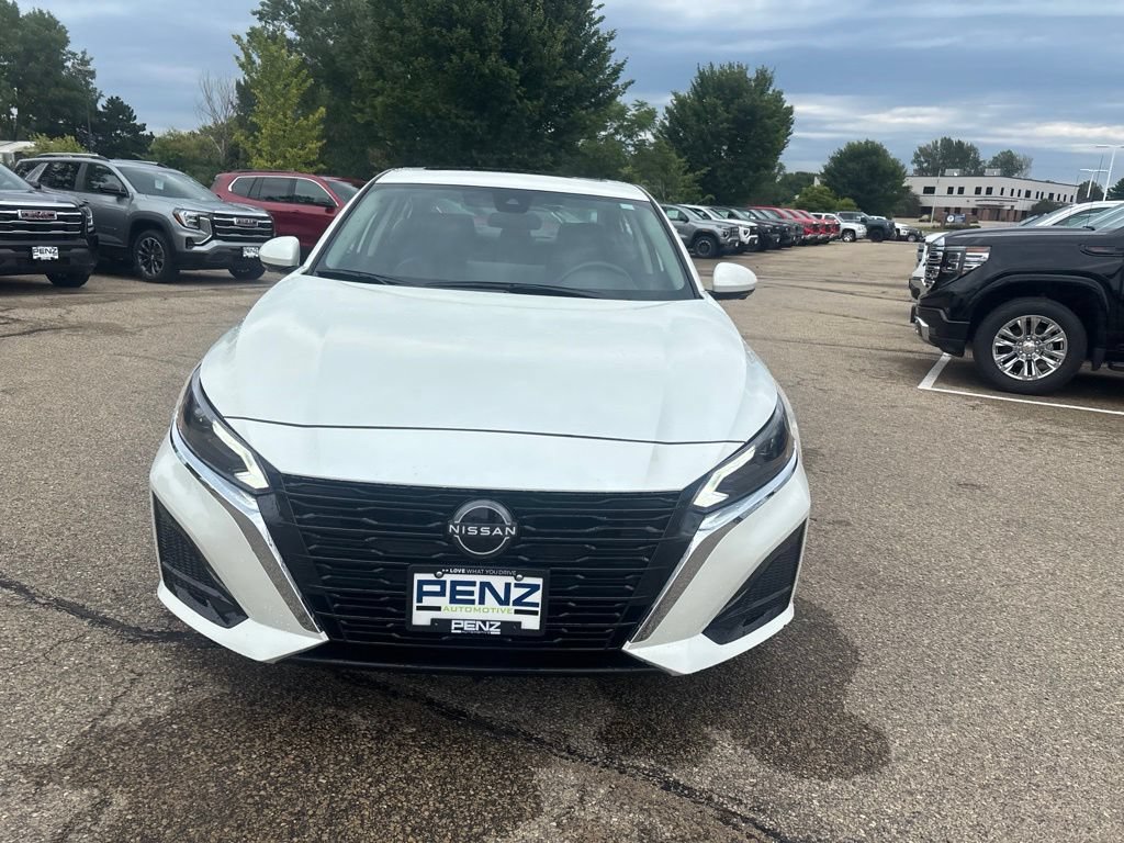 Used 2024 Nissan Altima 2.5 SL AWD/4WD image 2