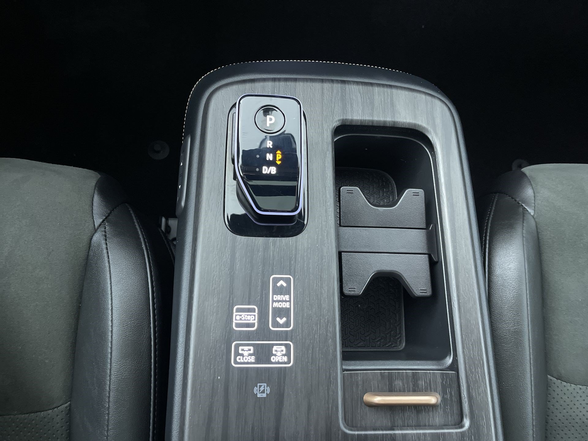 Certified 2024 Nissan Ariya AWD image 22