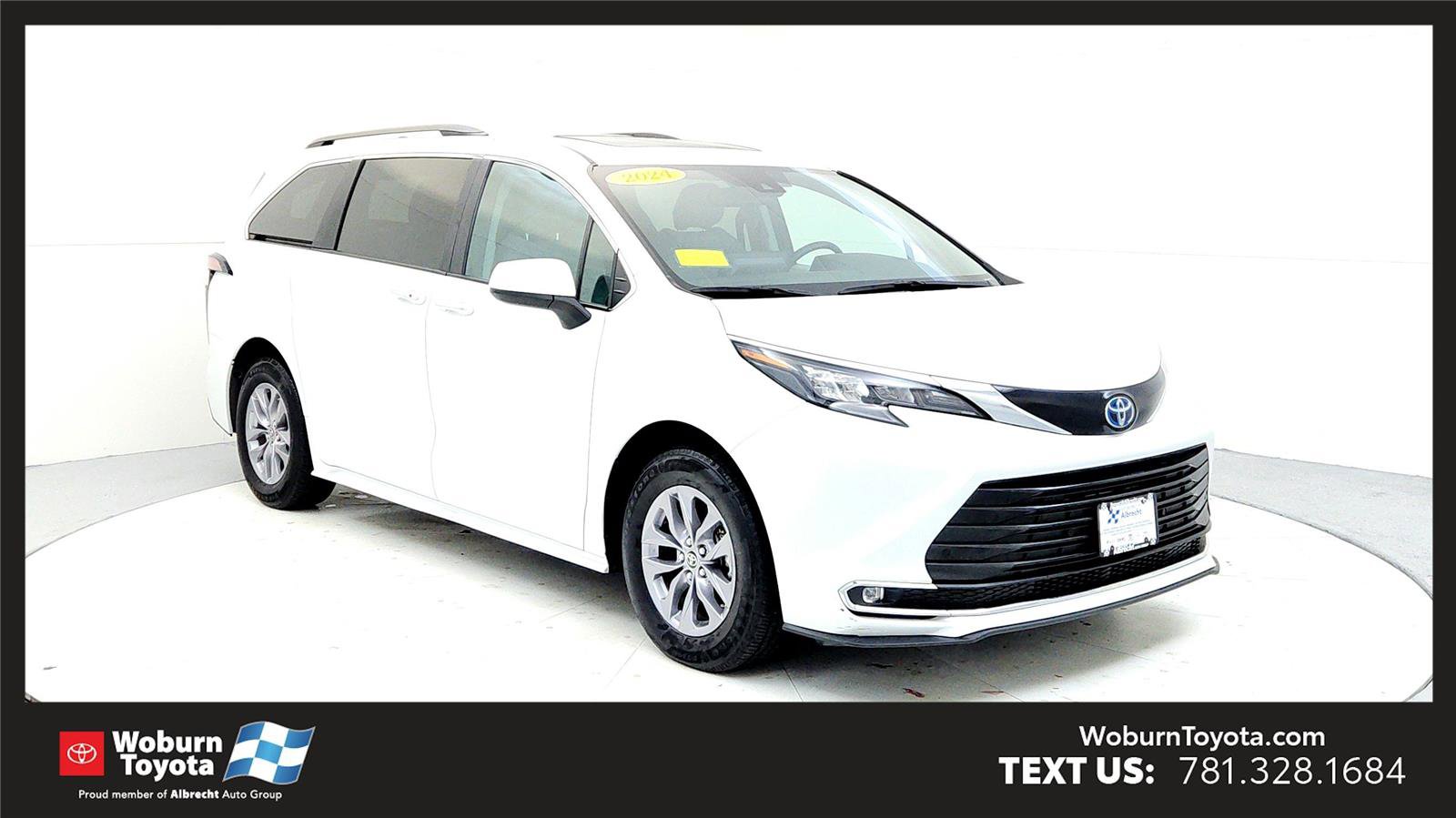 Certified 2024 Toyota Sienna XLE image 1