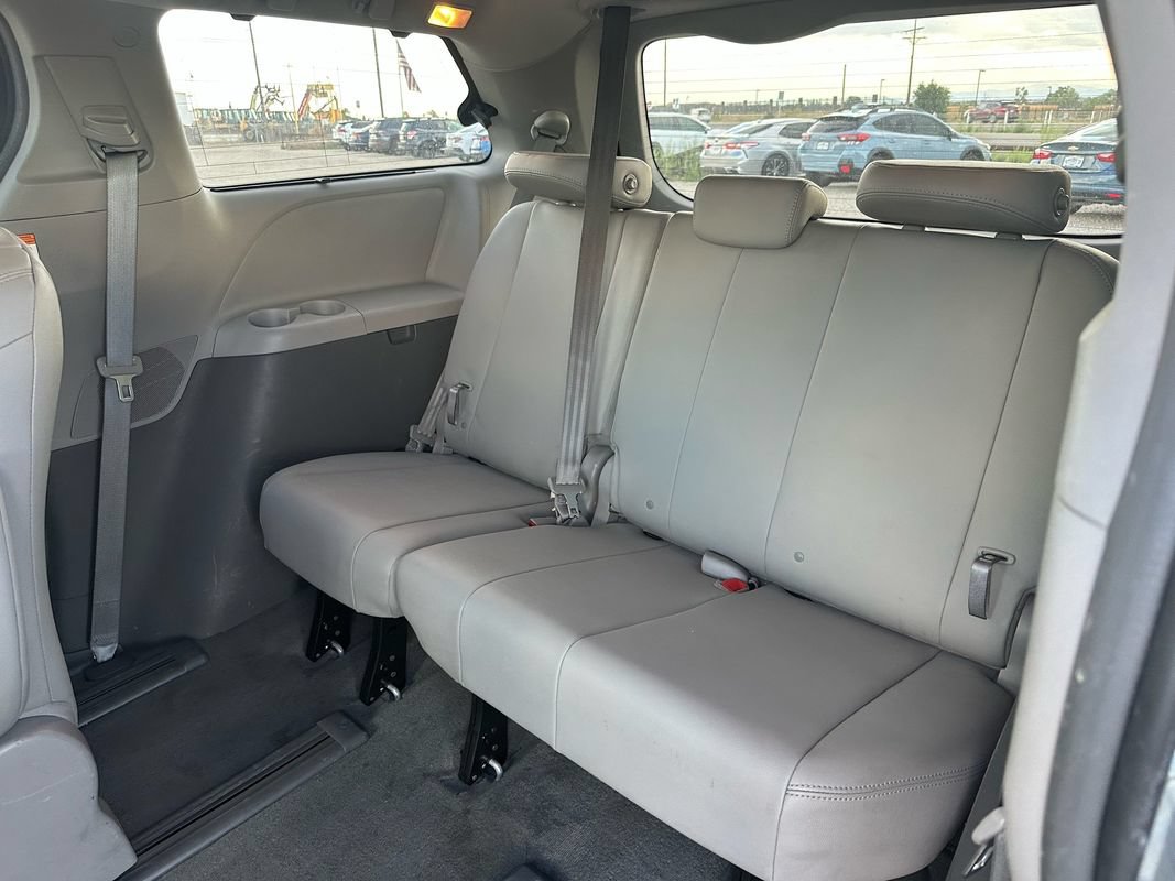 Used 2018 Toyota Sienna XLE w/ XLE Navigation Package AWD/4WD image 33