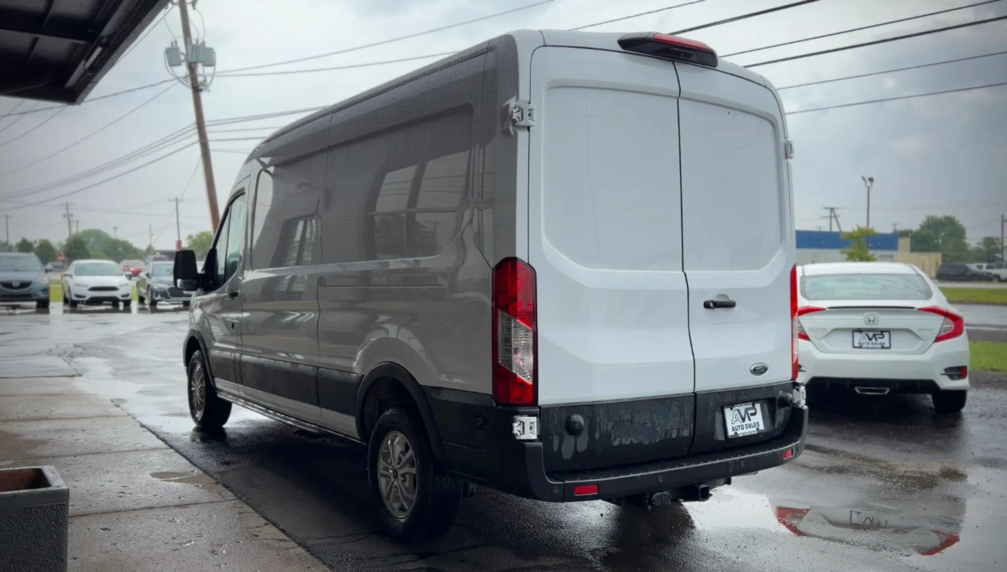 Used 2022 Ford Transit 250 Medium Roof w/ Interior Upgrade Package RWD image 4