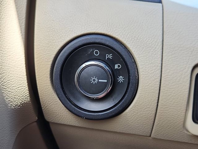 Used 2013 Ford Taurus SE FWD image 28