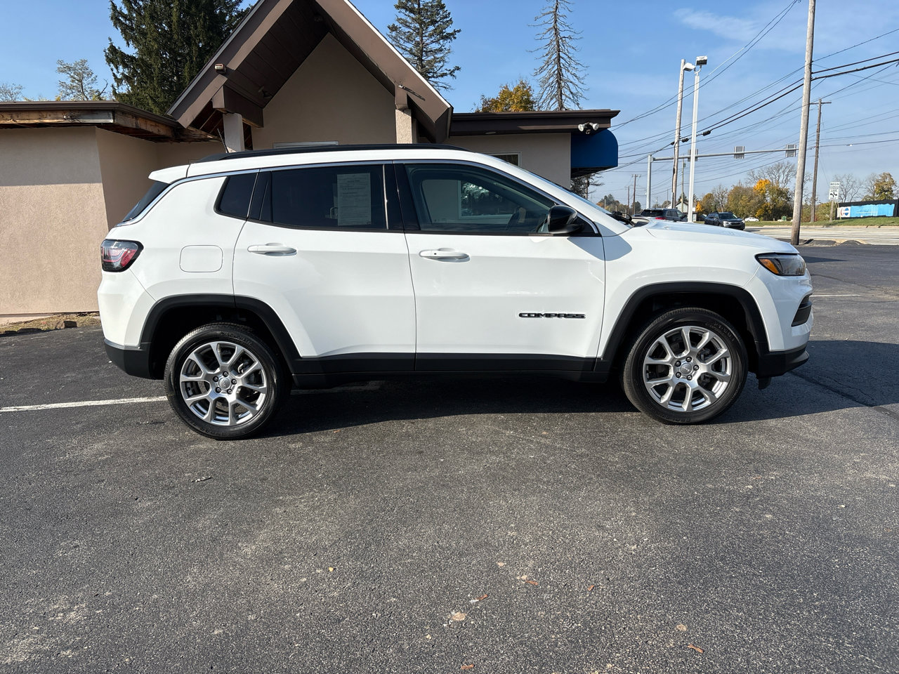 Used 2022 Jeep Compass Latitude w/ Sun and Sound Group image 4