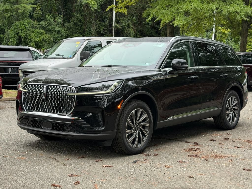 New 2026 Lincoln Aviator AWD image 3