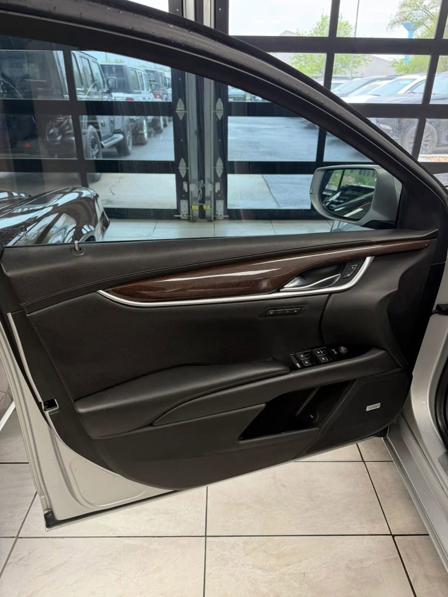 Used 2015 Cadillac XTS Luxury AWD/4WD image 21